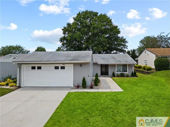 115 Chatham Dr #C, Monroe Township, NJ 08831