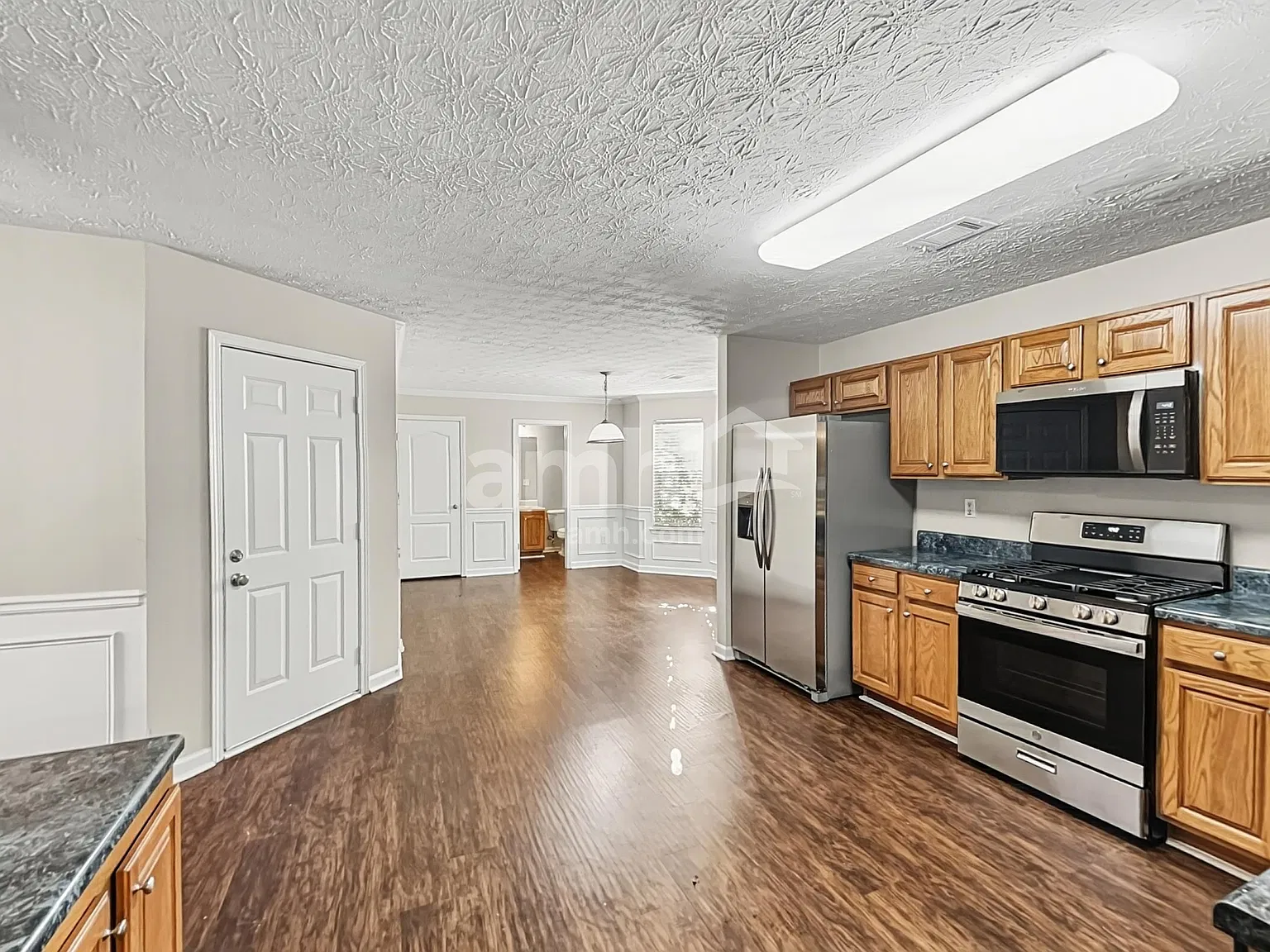 4 bed, 2.5 bath, 2541 sqft, $2,525 — Photo 3