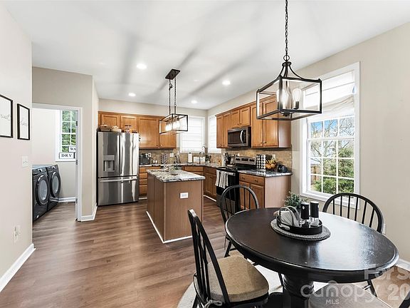 5th image of 3114 Apricot Ln