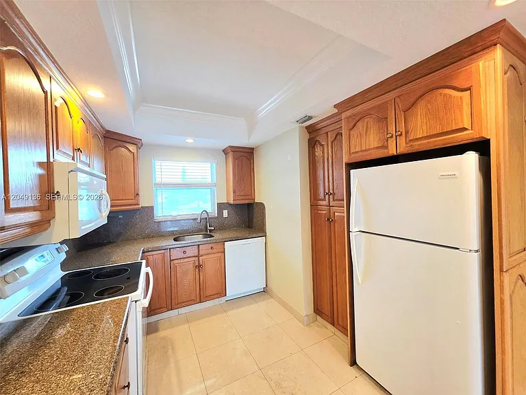 1400 NE 57th Ct #202 — Photo 5