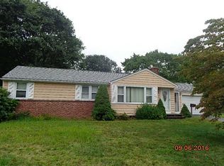 17 Fir Glade Dr, Warwick, RI 02886