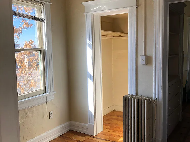 708 Central Ave SE #5 — Photo 3