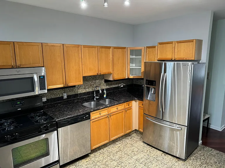 3110 W Belle Plaine Ave #2 — Photo 2