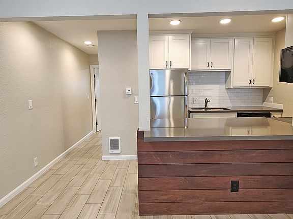 2nd image of 2222 I St APT 10