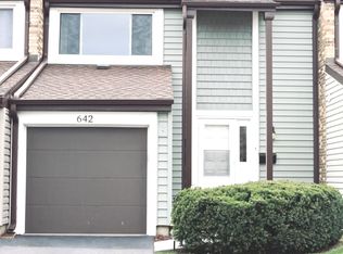 642 Ash Ln, Wheeling, IL 60090