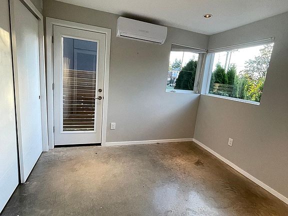 Bedroom #1 - 1st floor