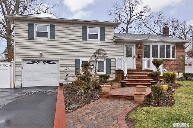 1st image of 70 Massapequa Ave