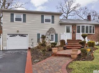 70 Massapequa Ave, Massapequa Park, NY 11762