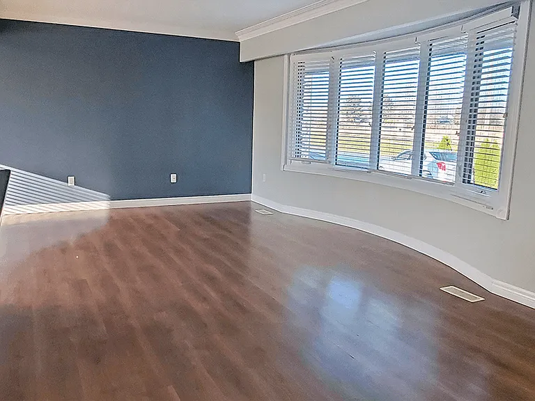240 Lakeshore Rd #1 — Photo 2