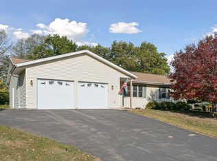 135 Sunset Dr, Henderson, MN 56044