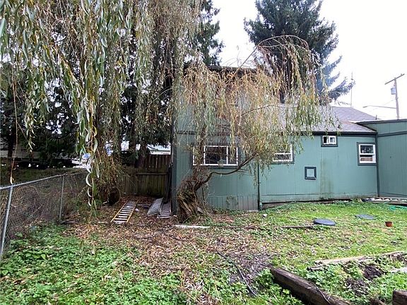 2nd image of 2204 W Valley Hwy E