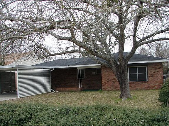 2nd image of 904 Tiger Dr
