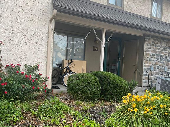 3rd image of 74 Hampshire Dr