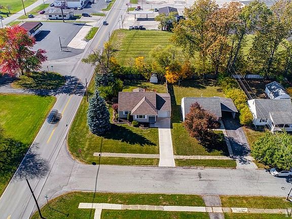 4th image of 312 S Blackburn Dr