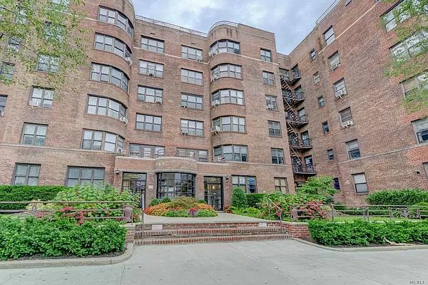 1st image of 98-120 Qns Blvd #G6
