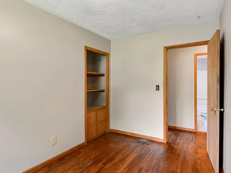1013 W Columbia Ave — Photo 20