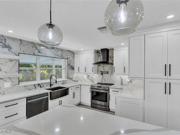 8126 Valencia Rd, Fort Myers, FL 33967