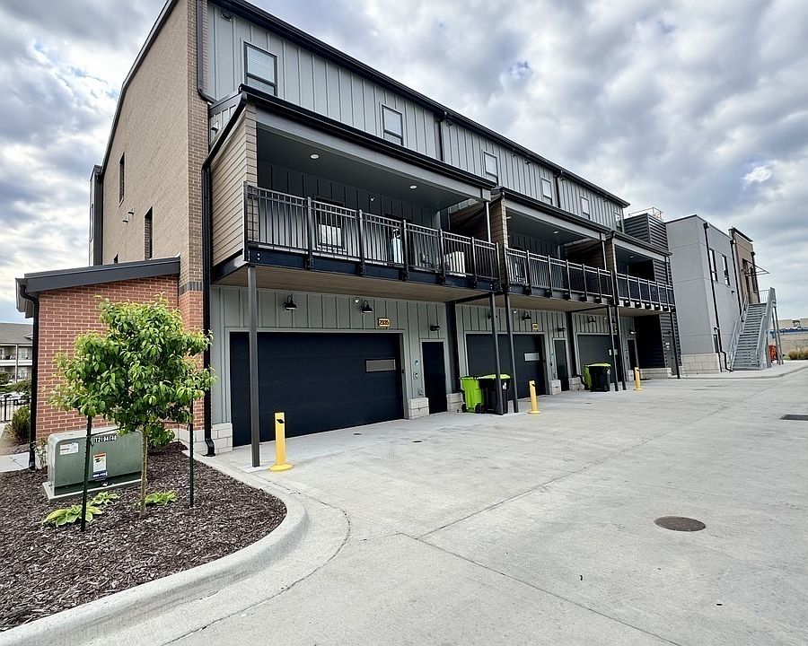 1st image of 2913 N Oak Trafficway #2935