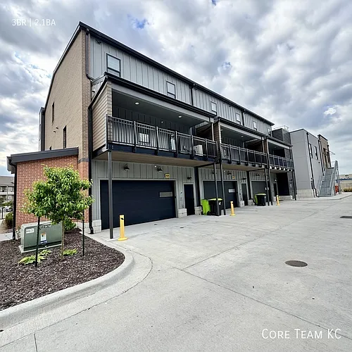 2913 N Oak Trafficway #2935 Photo 1