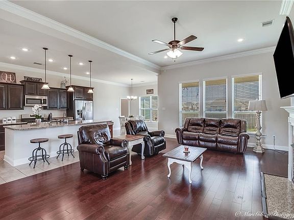 3rd image of 342 Camelback Dr