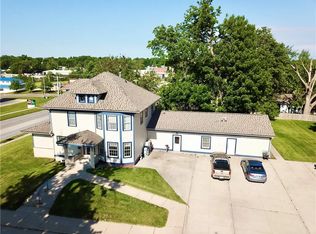 1422 1st Ave E #3, Newton, IA 50208