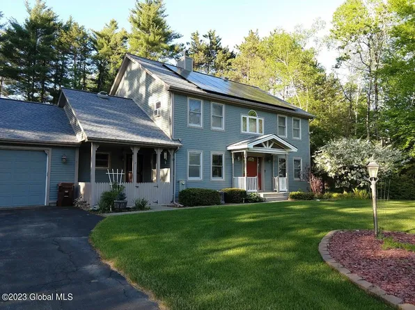 7 Iroquois Drive, Queensbury, NY 12804