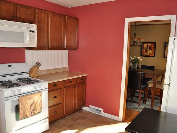 4th image of 405 Hollister Ave