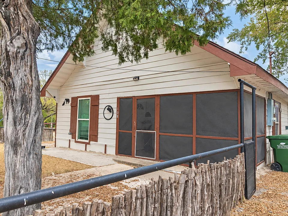 108 White St