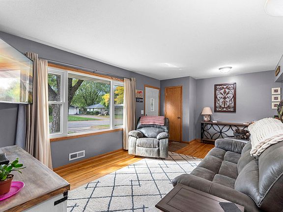2nd image of 11833 Ilex St NW