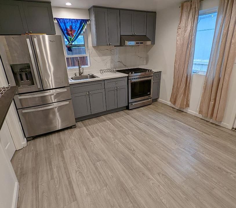 1st image of 218 8th Ln