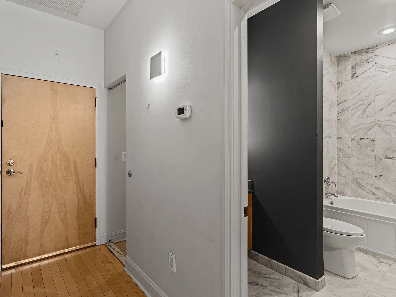 1 bed, 902 sqft, $1,950 — Photo 4