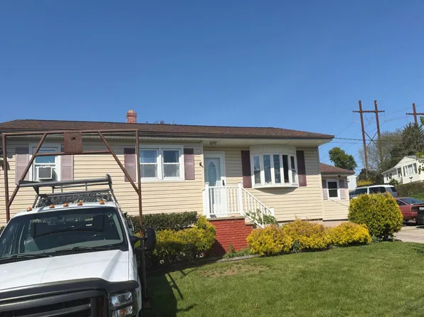 70 Evergreen Ave, Somerset, MA 02726