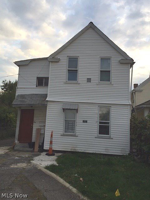2nd image of 1571-1573 E 45th St