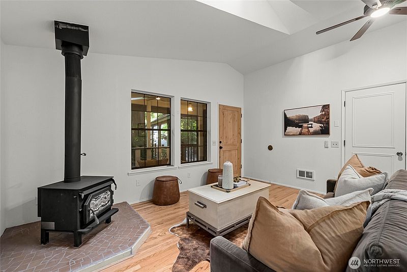 5th image of 1202 Irving Street SW