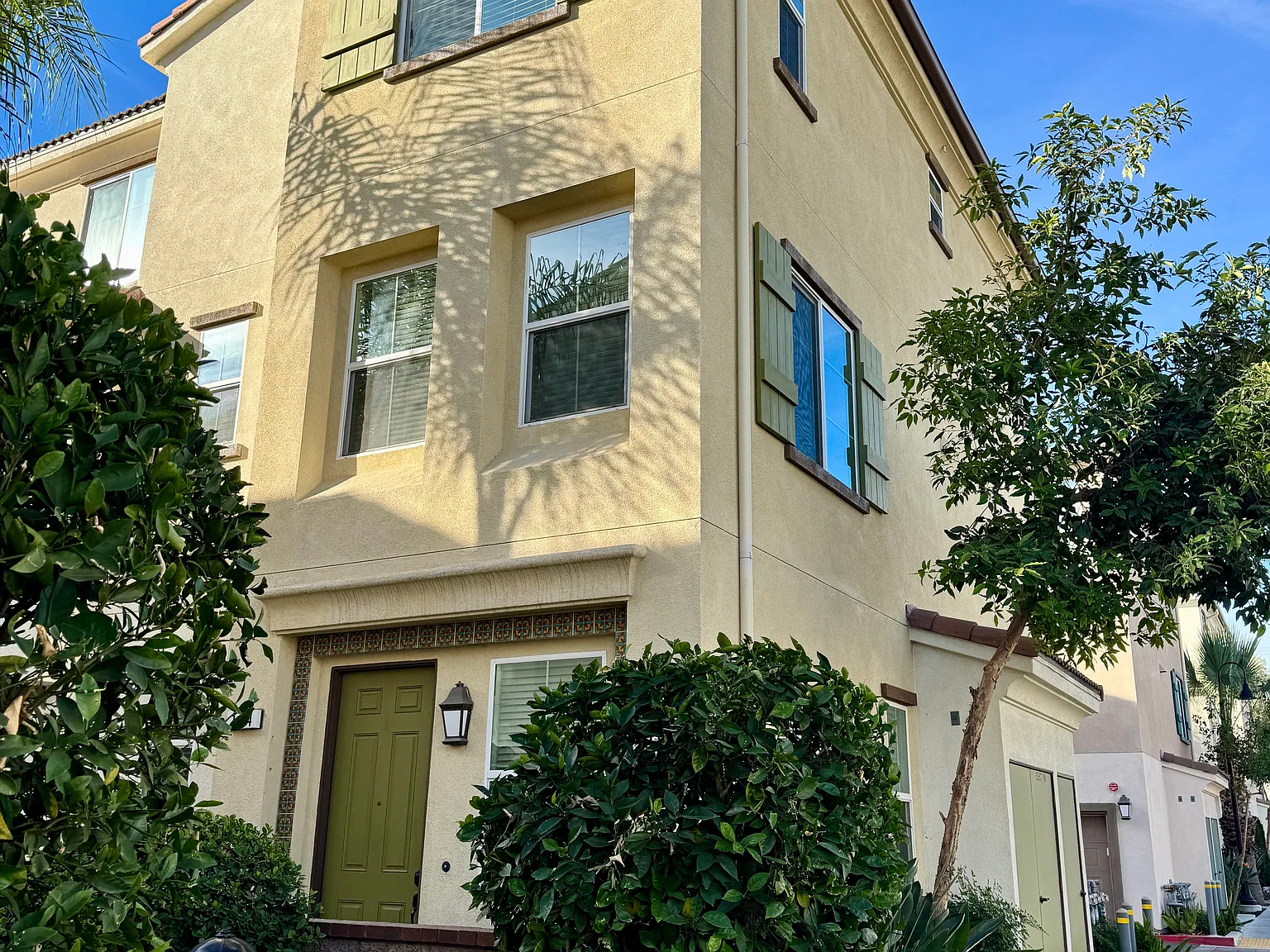 3 bed, 2.5 bath, 1497 sqft, $3,000 — Photo 1