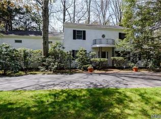 1 Tibbits Ln, Port Washington, NY 11050
