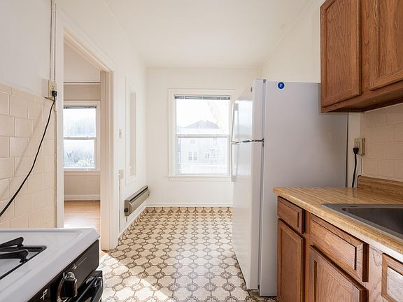 4th image of 1379 10th Ave APT 5