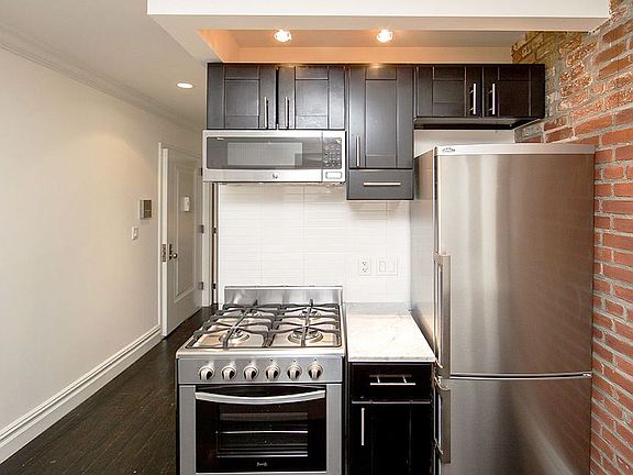 3rd image of 446 W 19th St APT 1A