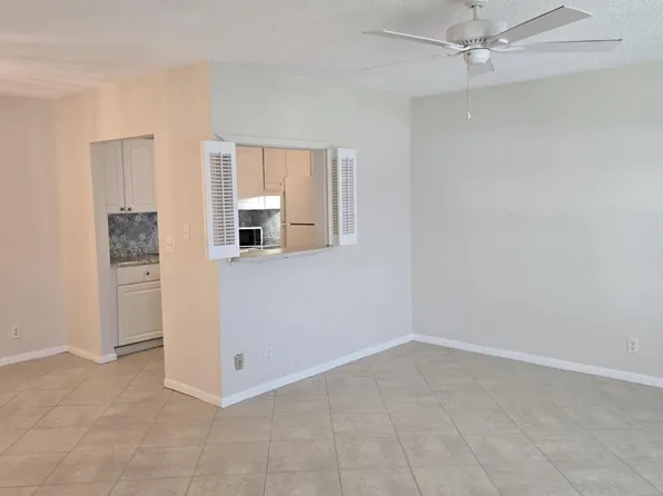 99 Salisbury E, West Palm Beach, FL