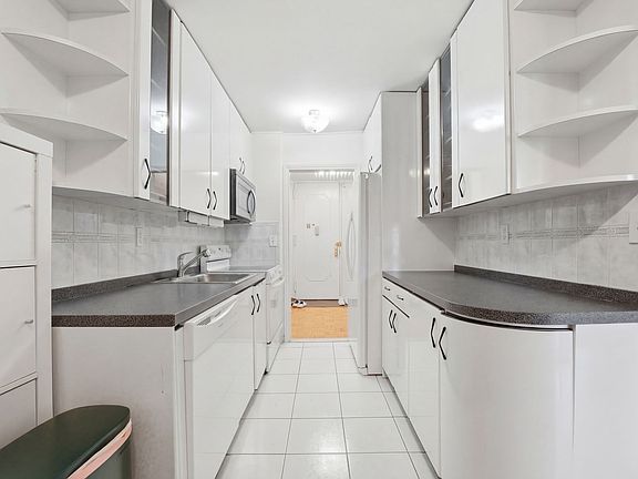 5th image of 200 Winston Dr APT 617