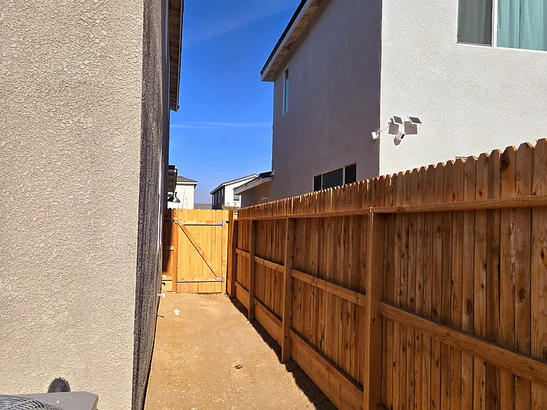 Pioneer Dr W — Photo 48