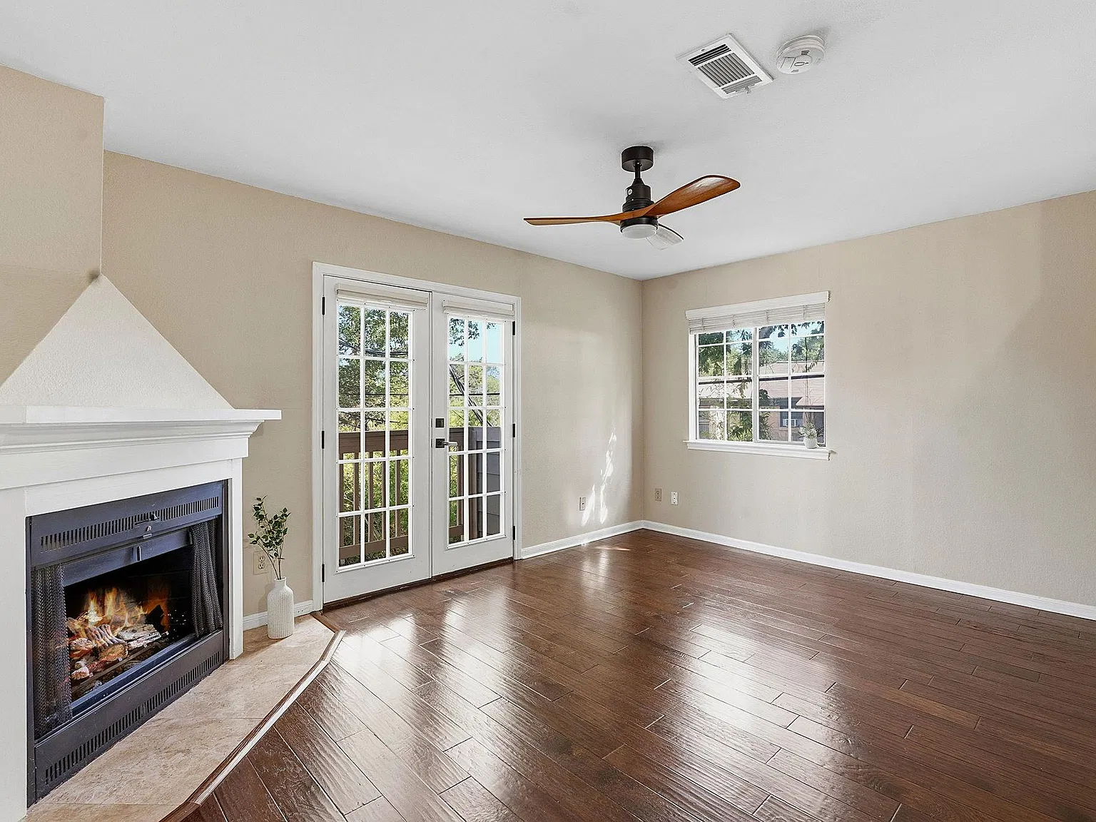 2 bed, 2.0 bath, 1017 sqft, $2,400 — Photo 3