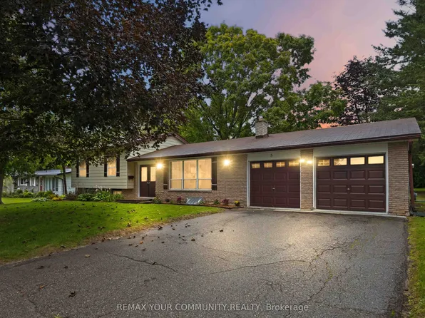 5 Medina Sq, Georgina, ON L4P 1E1