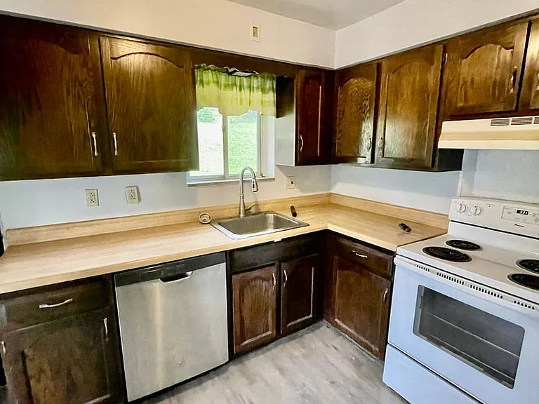 3582 S Park Rd — Photo 6