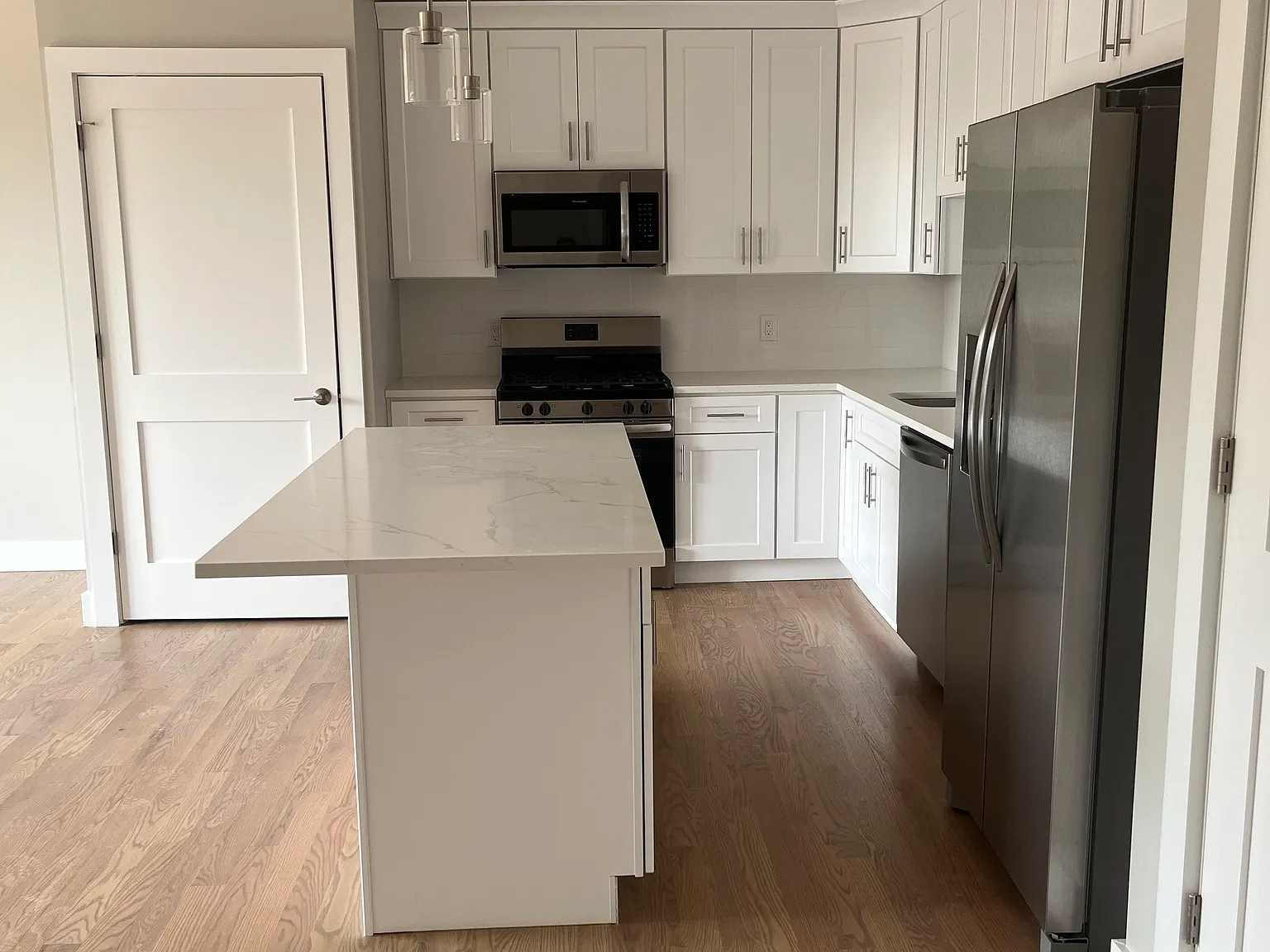 1 bed, $2,300 — Photo 2