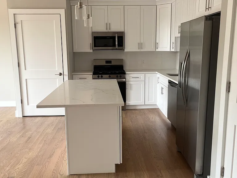 418 Oak St #201 — Photo 2