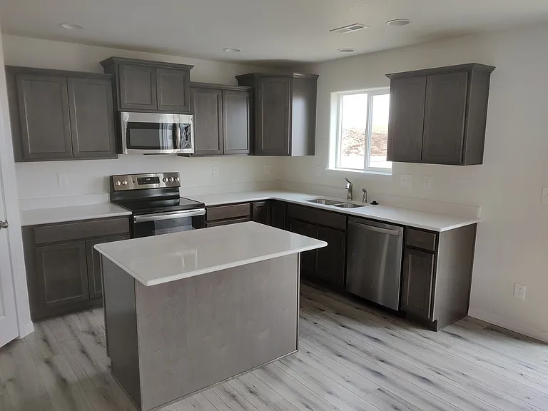 4649 Zircon Dr — Photo 8