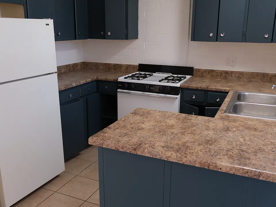 Funcitonal and cute kitchen unit 4