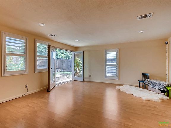 5th image of 8253 Lake Andrita Ave