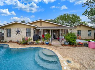 210 Granada Dr, Universal City, TX 78148